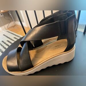 Clarks - Ultimate Comfort Collection Sandals - Like new condition.